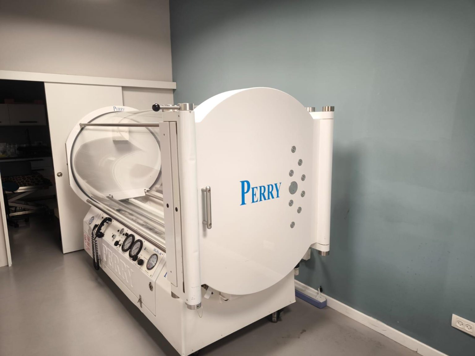 Hyperbaric Oxygen Chambers for Sale - Monoplace and Multiplace Units